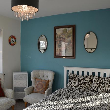 Cozy, Modern, Spacious 4 Bedroom House In London Romford Eksteriør bilde