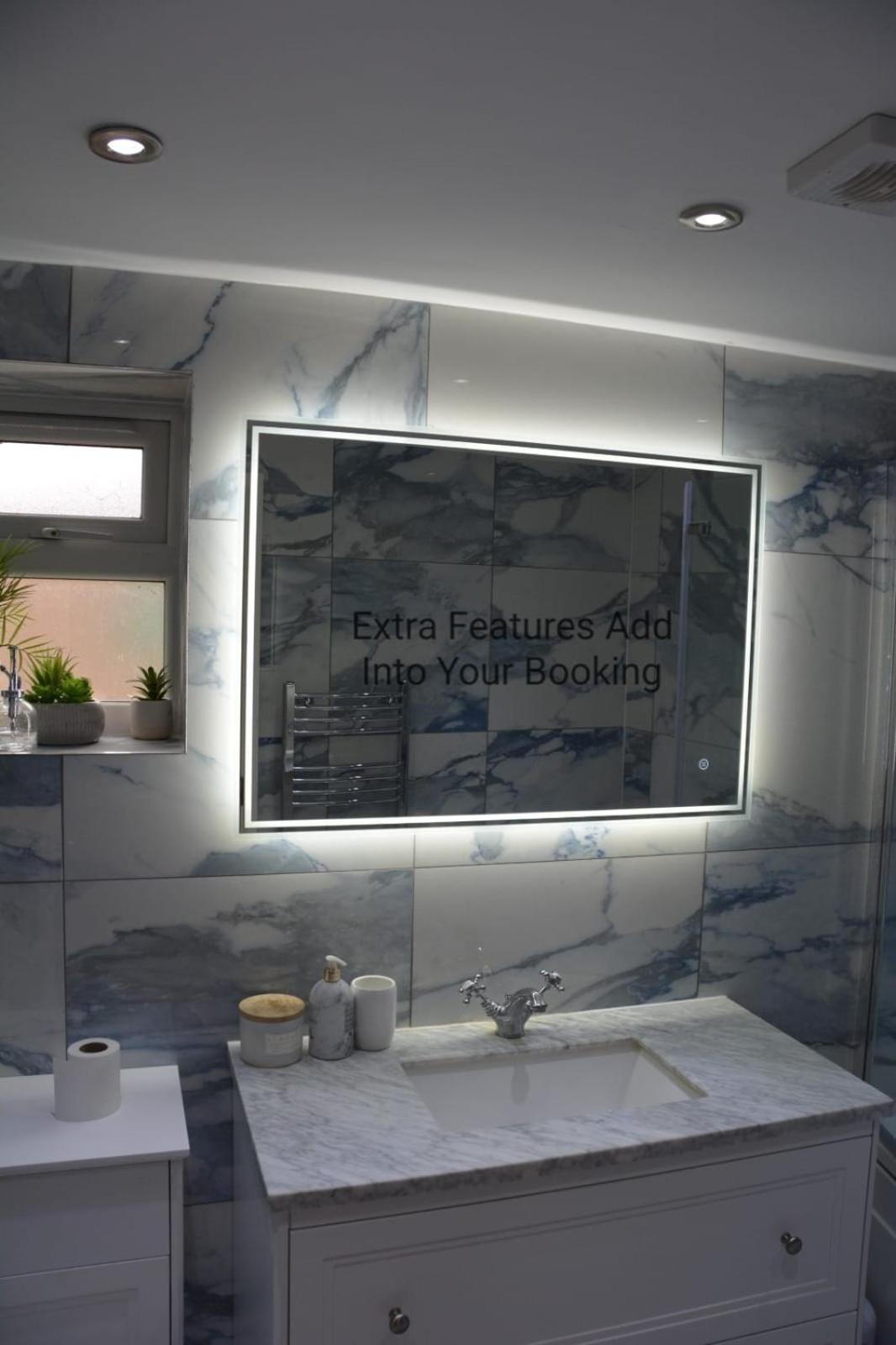 Cozy, Modern, Spacious 4 Bedroom House In London Romford Eksteriør bilde
