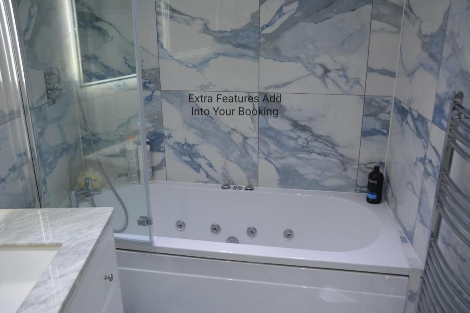 Cozy, Modern, Spacious 4 Bedroom House In London Romford Eksteriør bilde