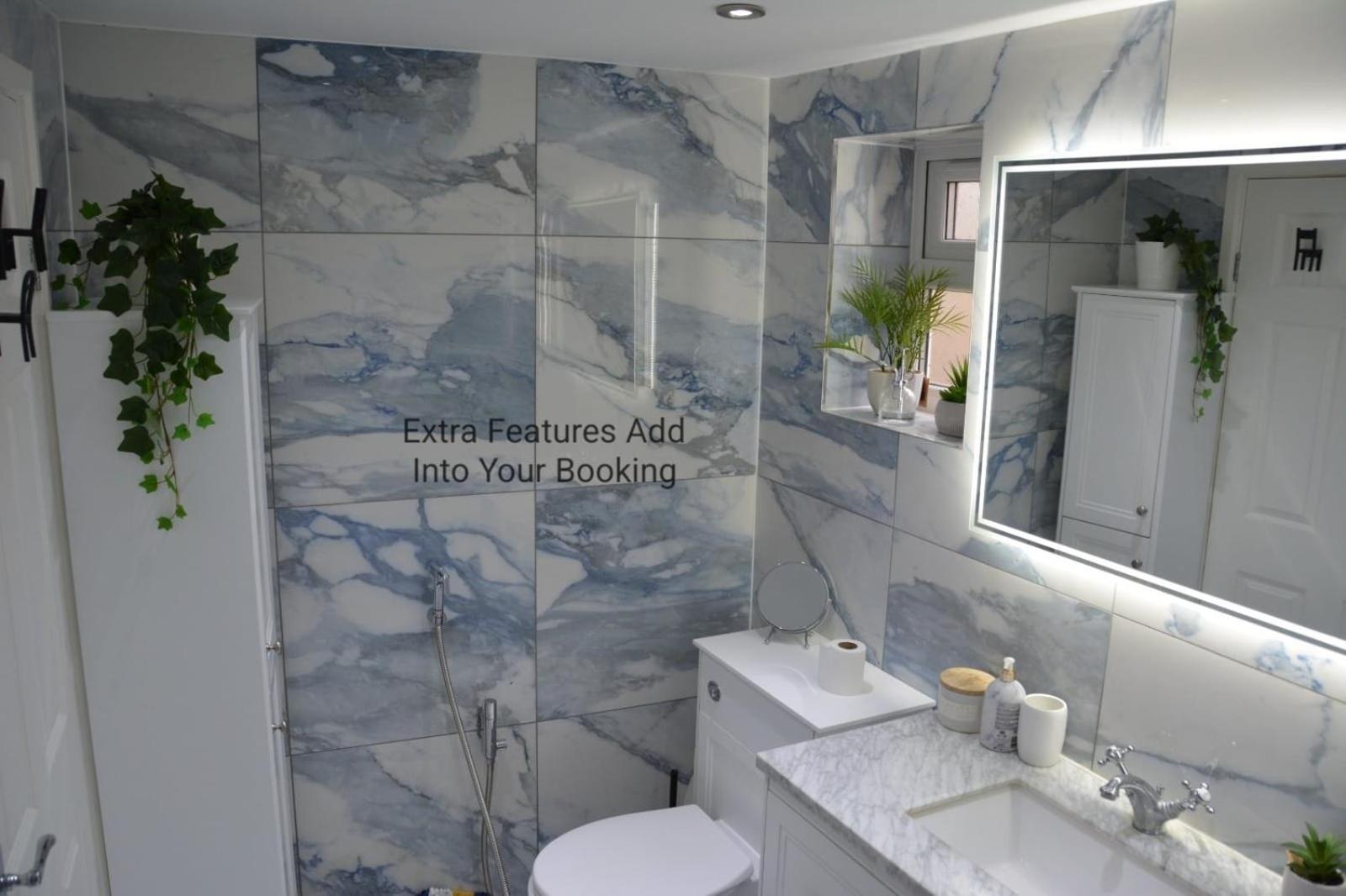 Cozy, Modern, Spacious 4 Bedroom House In London Romford Eksteriør bilde