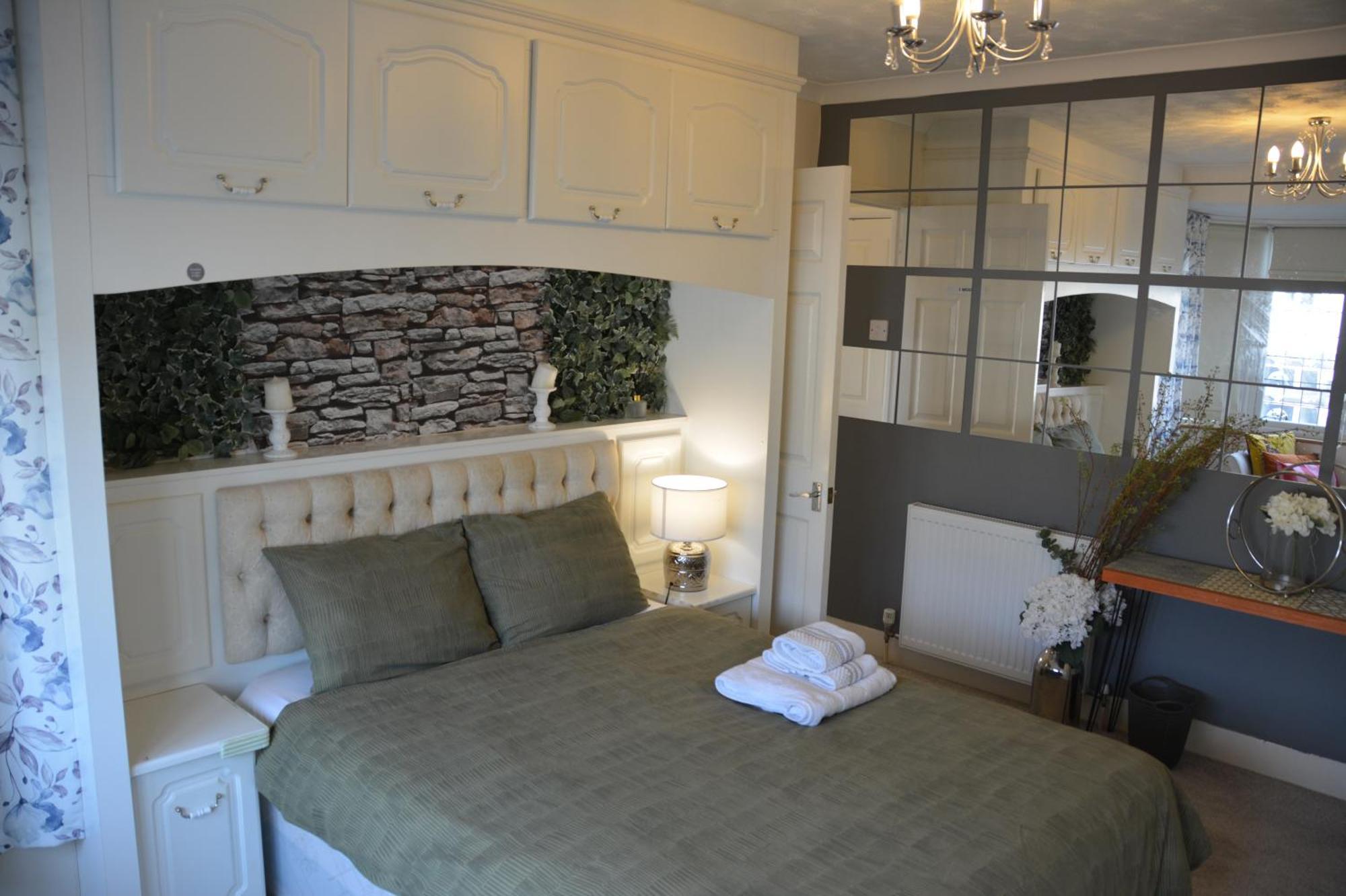 Cozy, Modern, Spacious 4 Bedroom House In London Romford Eksteriør bilde